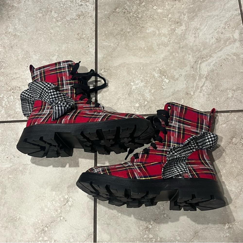 Betsy Johnson Boots Womens 7.5 Rozey Plaid Red Ruffle Lace Up Zipper Side Casual